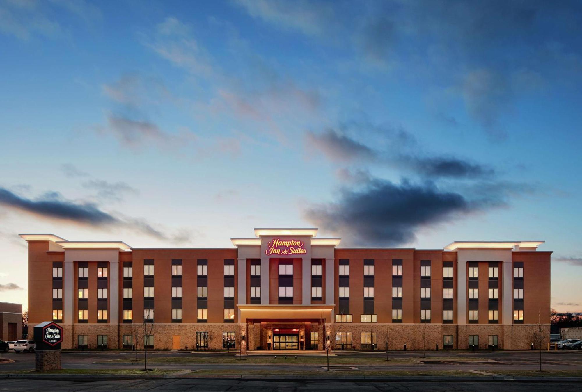 Hampton Inn & Suites Chicago/Вокіган Екстер'єр фото
